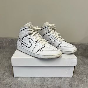 Jordan 1 mid “iridescent reflective white”